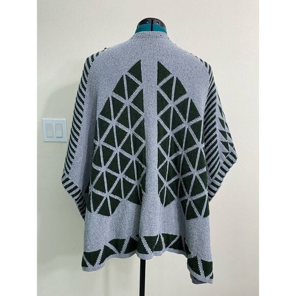 One Size Pullover Poncho Reversible Aztec Geometrical Pattern Cozy Core Knit - Picture 3 of 5